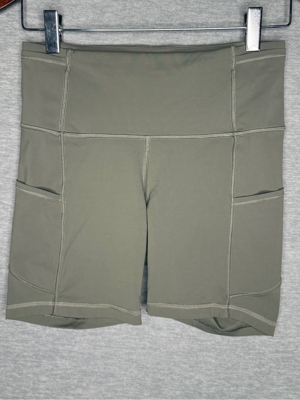 Lululemon Fast and Free High Rise Shorts 6” Size 6 Green Olive Pockets